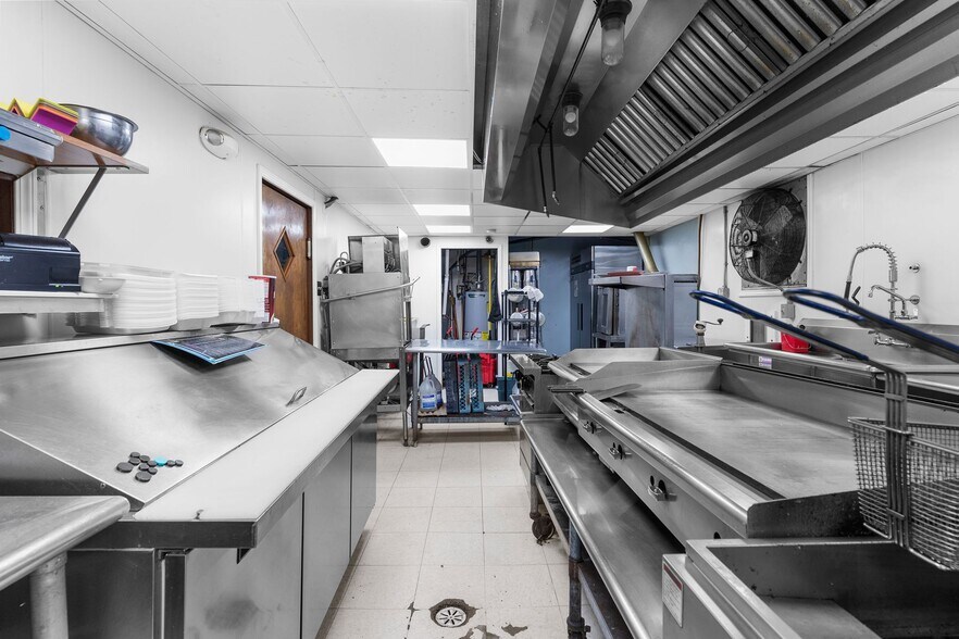 More Photos Of 45 S Walnut St, Sharpsville General Retail For Sale