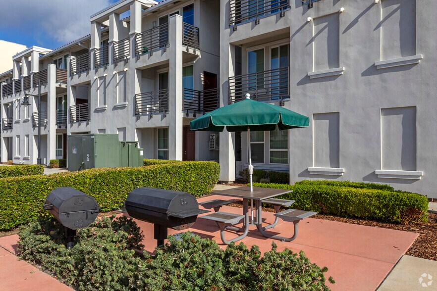 More Photos Of 1560 Fulton St, Fresno Apartments For Sale