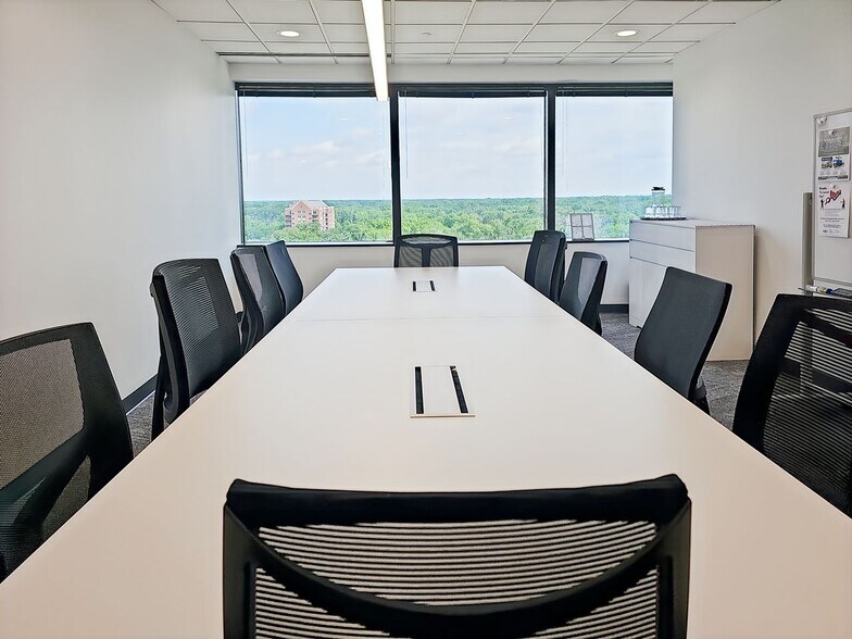 More Photos Of 2150 E Lake Cook Rd, Buffalo Grove Office For Lease
