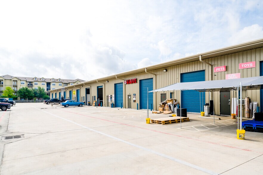More Photos Of 9351 Boone Rd, Houston Warehouse For Lease
