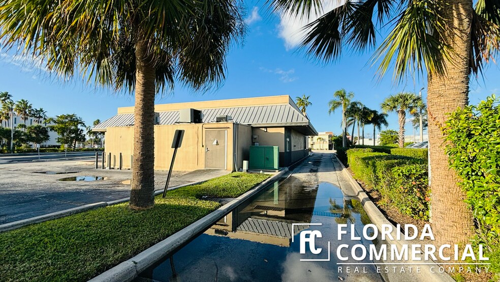 More Photos Of 920 SE Federal Hwy, Stuart Fast Food For Lease