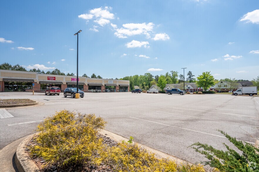 More Photos Of 45 Darbys Crossing Dr, Hiram Freestanding For Lease