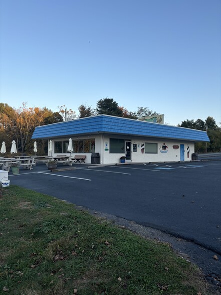 Primary Photo Of 5130 Chestnut St, Emmaus Fast Food For Sale