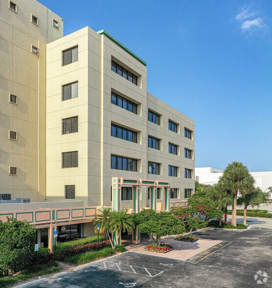 More Photos Of 915 Middle River Dr, Fort Lauderdale Office For Lease