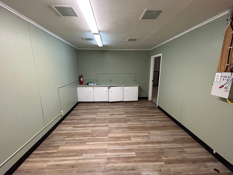 More Photos Of 121 S Glenwood Blvd, Tyler Storefront For Sale