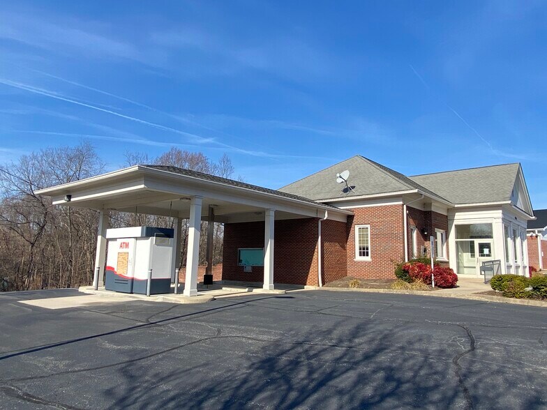 More Photos Of 1496 Anderson Hwy, Cumberland Bank For Lease