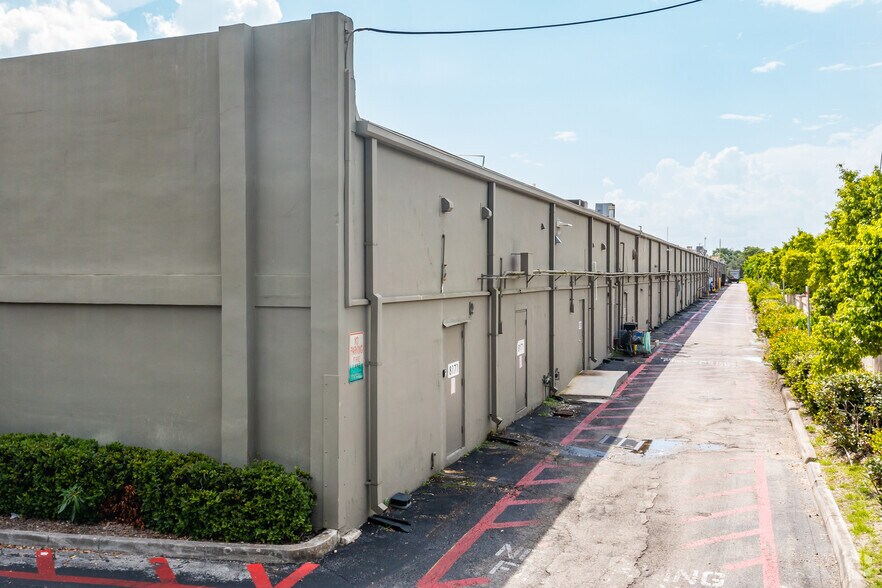 More Photos Of 8101-8351 W Sunrise Blvd, Plantation Unknown For Lease