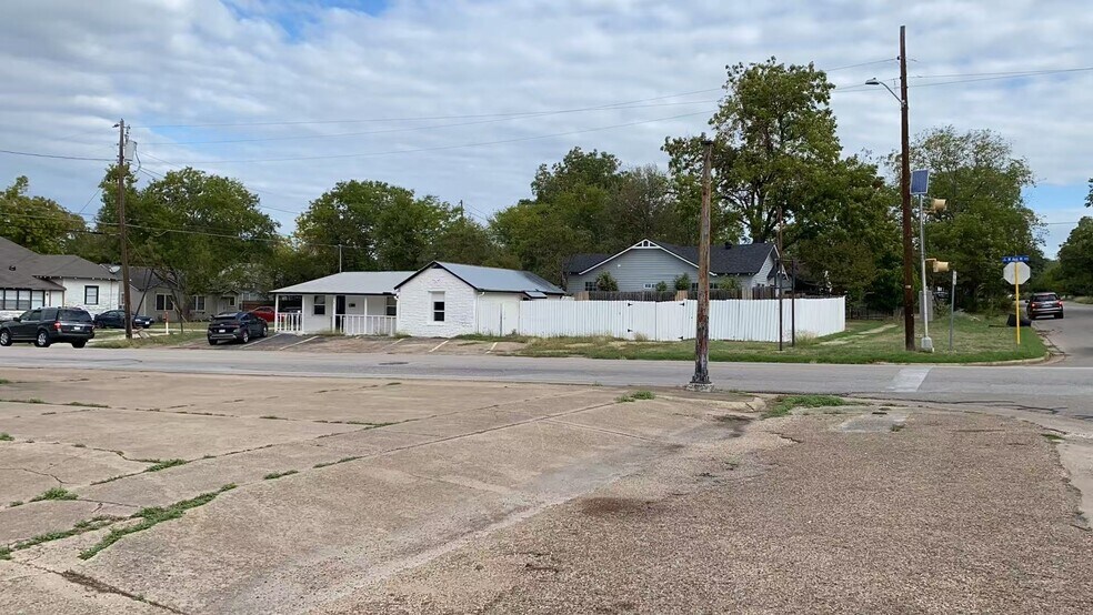 More Photos Of 810 W Avenue M, Temple Office For Lease