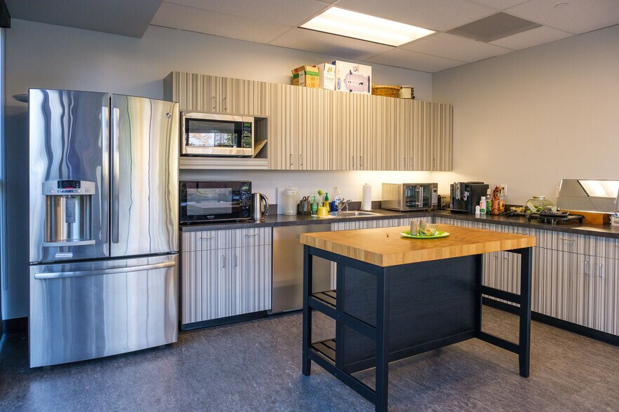 More Photos Of 805 Broadway St, Vancouver Office For Lease