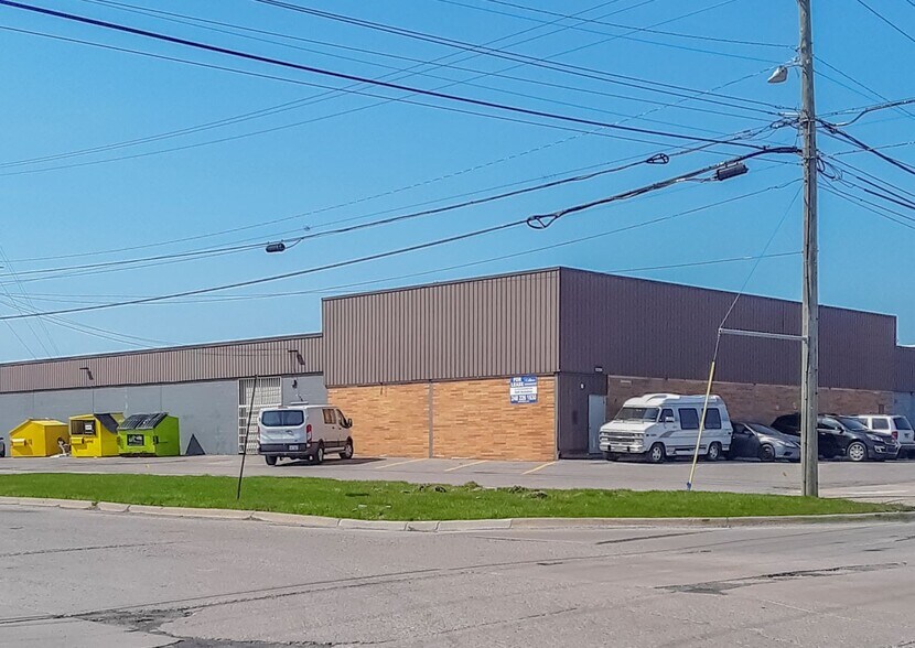 More Photos Of 12701 Northend Ave, Oak Park Warehouse For Lease