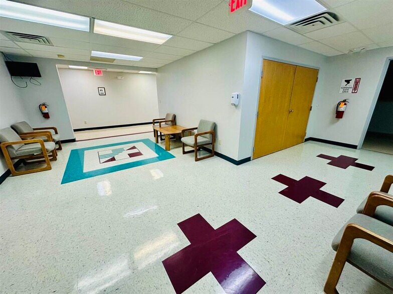 More Photos Of 2020 Central Ave, Dodge City Medical For Sale