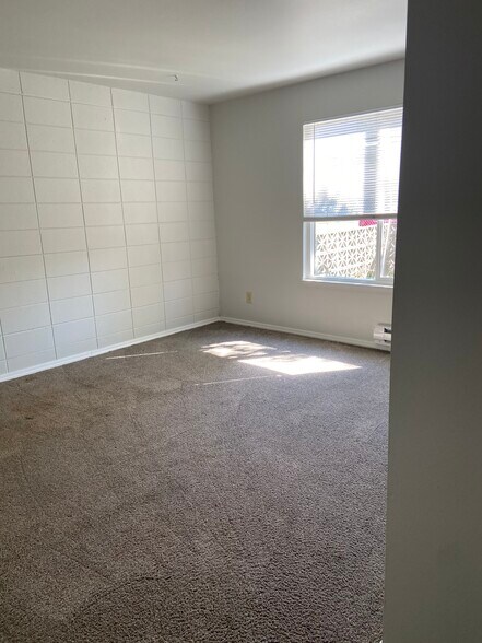 More Photos Of 406 E George St, Kent Apartments For Sale