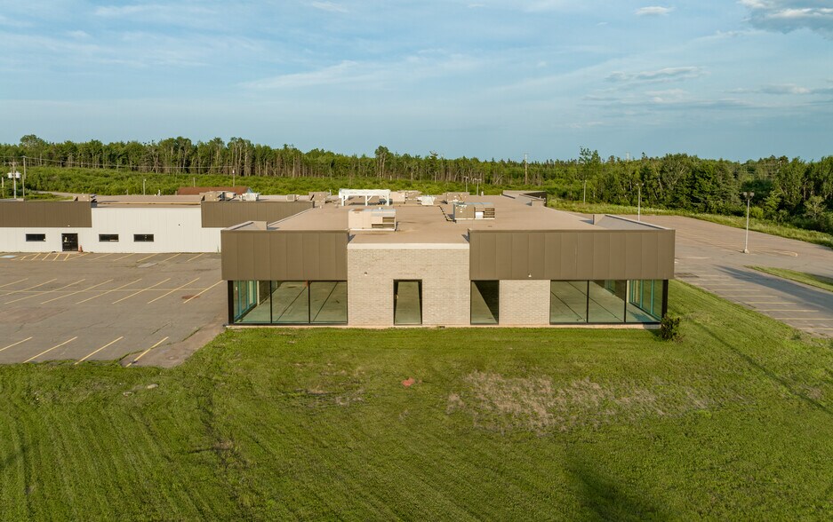 More Photos Of 555 Mapleton Rd, Moncton Light Distribution For Lease