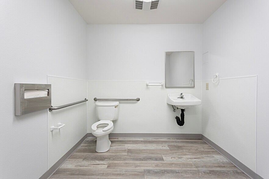 More Photos Of 2898 Montecito Rd, Ramona Airplane Hangar For Lease