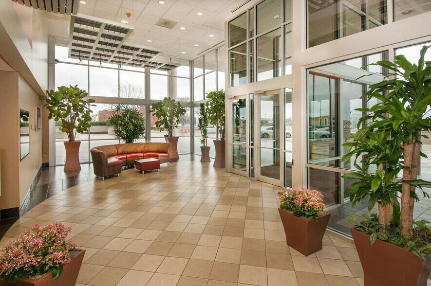 More Photos Of 7411 John Smith, San Antonio Office For Sale