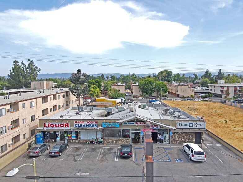 More Photos Of 20160 Roscoe Blvd, Winnetka Storefront For Sale