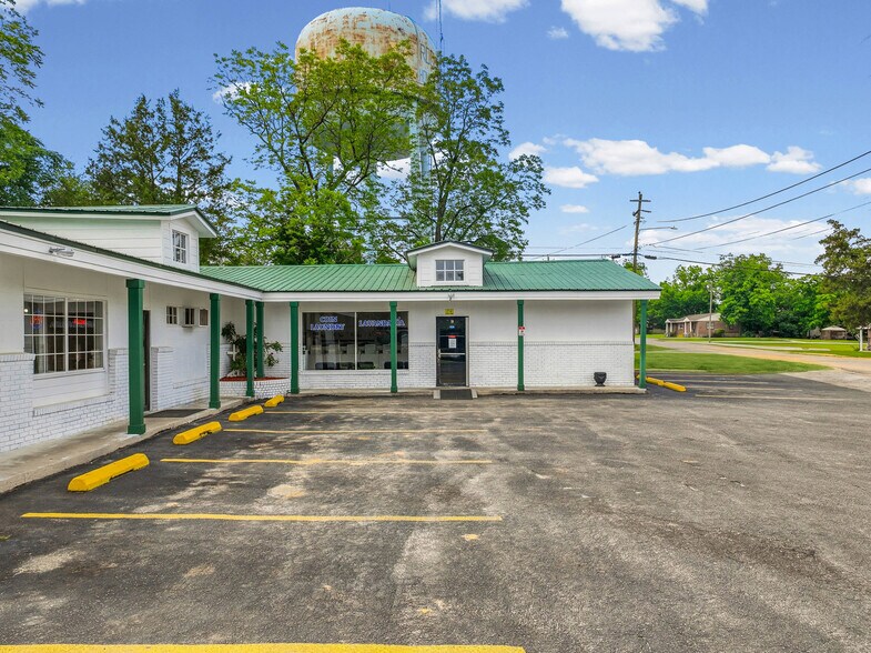 More Photos Of 450 Stephens St, Rochelle Storefront Retail Office For Sale