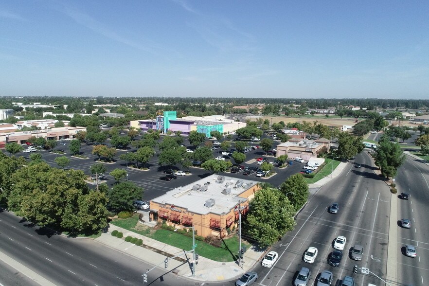 More Photos Of 7007 N Cedar Ave, Fresno Restaurant For Lease