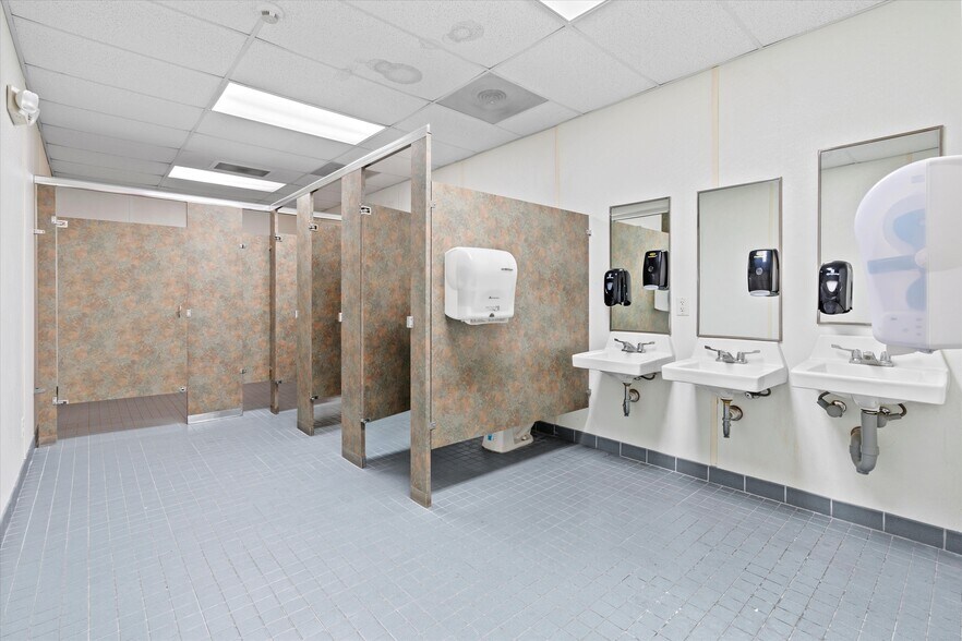 More Photos Of 167 Comfort Rd, Palatka Warehouse For Lease