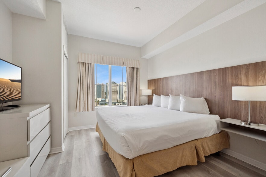 More Photos Of 7395 Universal Blvd, Orlando Hotel For Sale