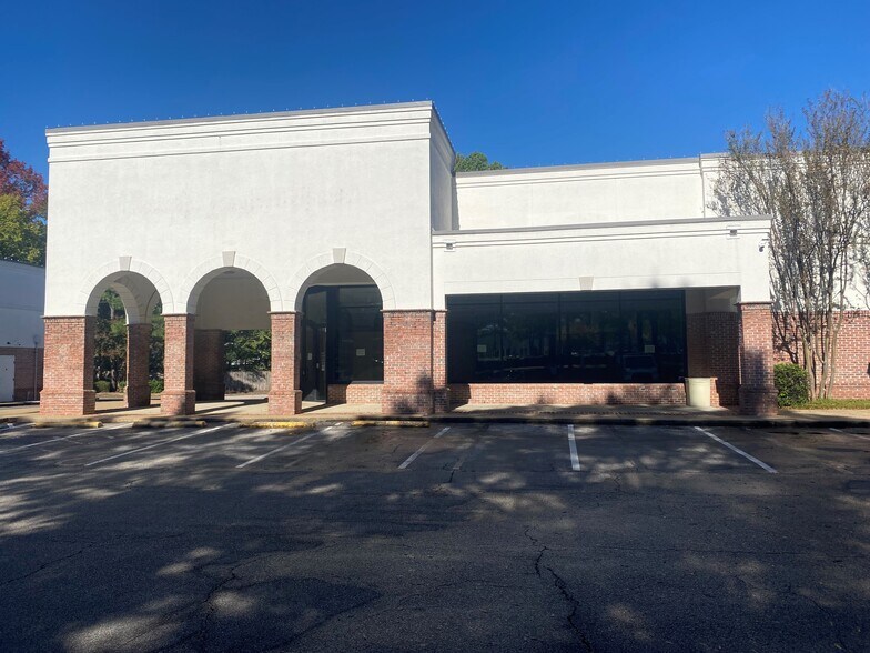 More Photos Of 7570-7604 W Farmington Blvd, Germantown General Retail For Lease