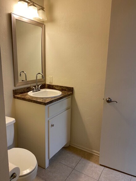 More Photos Of 3222 Bart Conner Dr, Norman Warehouse For Lease