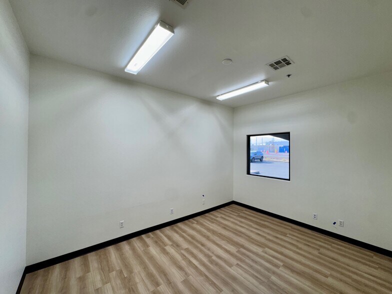 More Photos Of 1300 N Boulder Hwy, Henderson Auto Repair For Lease