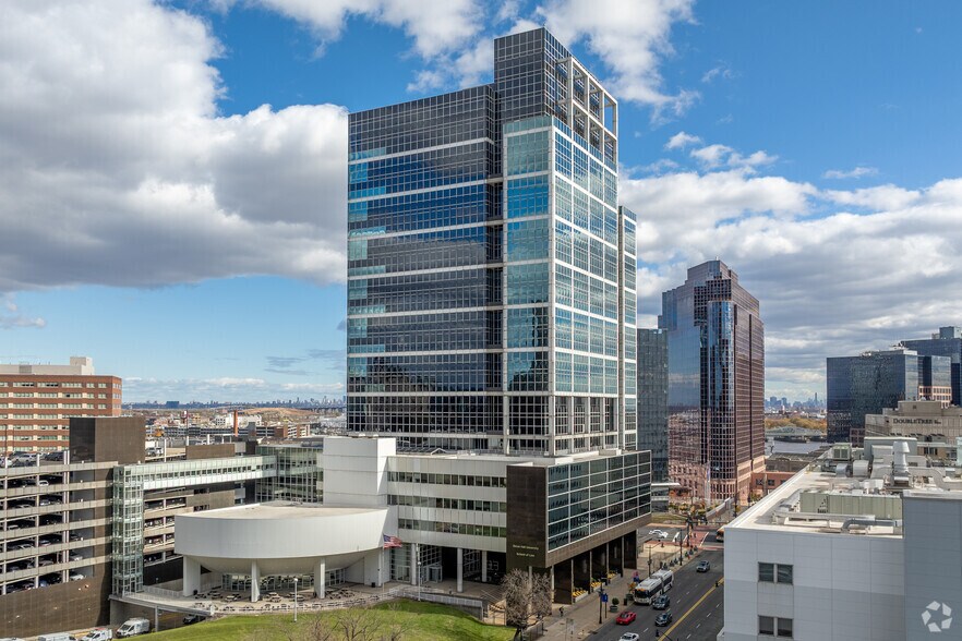 More Photos Of 1085 Raymond Blvd, Newark Office For Lease