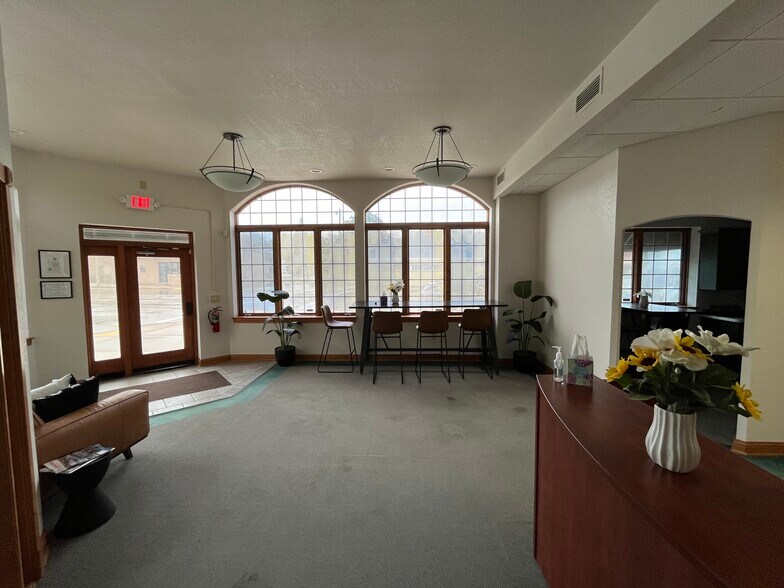 More Photos Of 6100 W Bluemound Rd, Wauwatosa Storefront Retail Residential For Lease