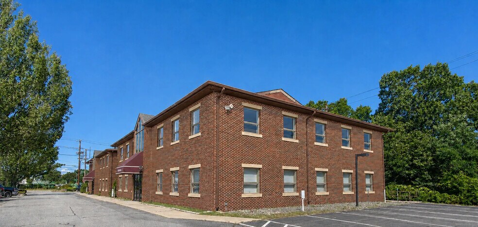 More Photos Of 100 Jefferson Blvd, Warwick Office For Lease