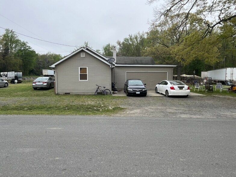 More Photos Of 24567 DuPont Blvd, Georgetown Truck Terminal For Sale