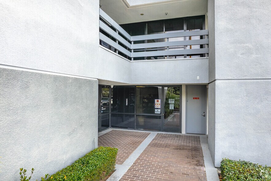 More Photos Of 1600 E 4th St, Santa Ana Medical For Lease