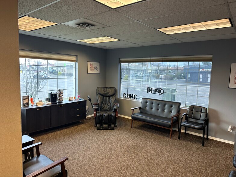 More Photos Of 4015 W Clearwater Ave, Kennewick Office For Sale