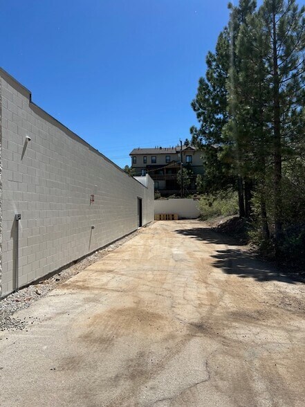 More Photos Of 735 Stocker Rd, Big Bear Lake Storefront Retail Office For Lease