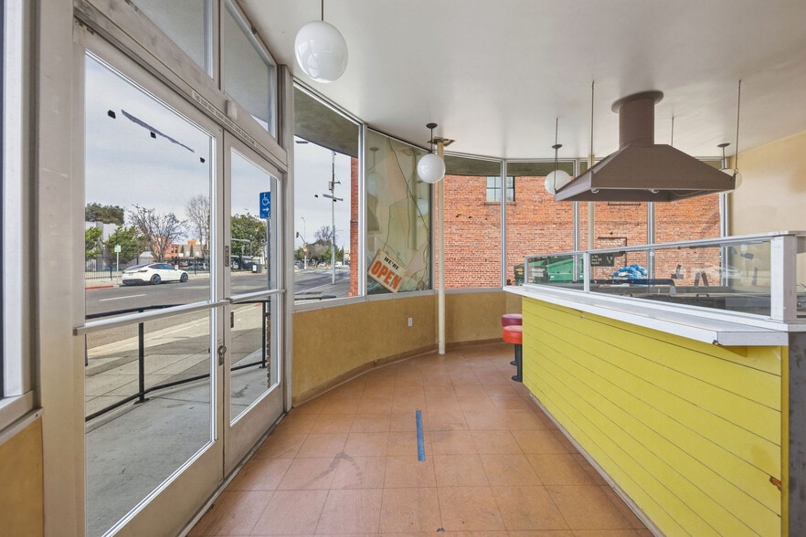 More Photos Of 951 C St, Hayward Fast Food For Sale