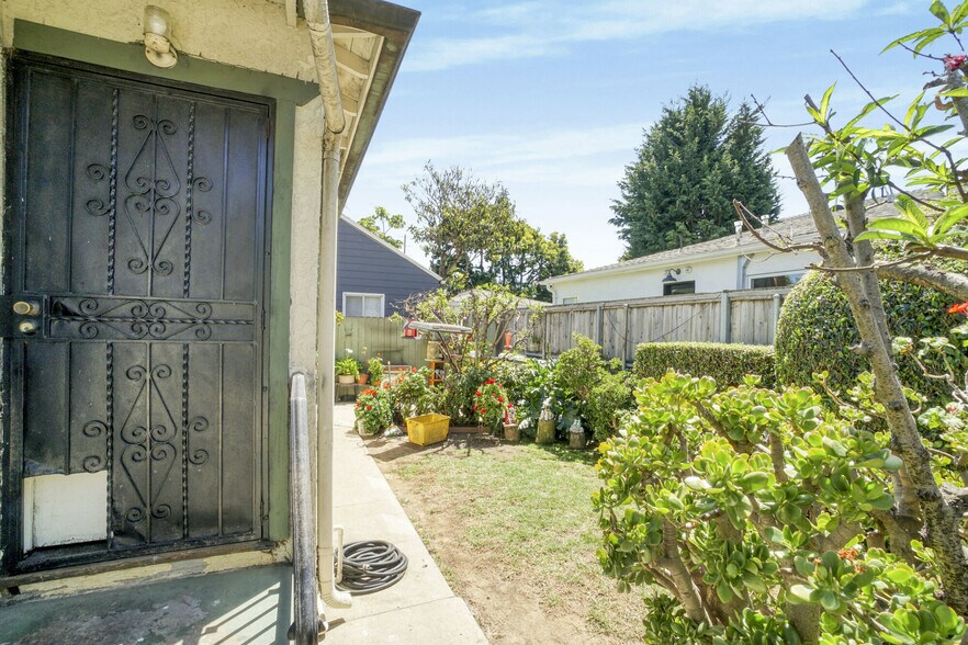 More Photos Of 2045 Penmar Ave, Venice Apartments For Sale