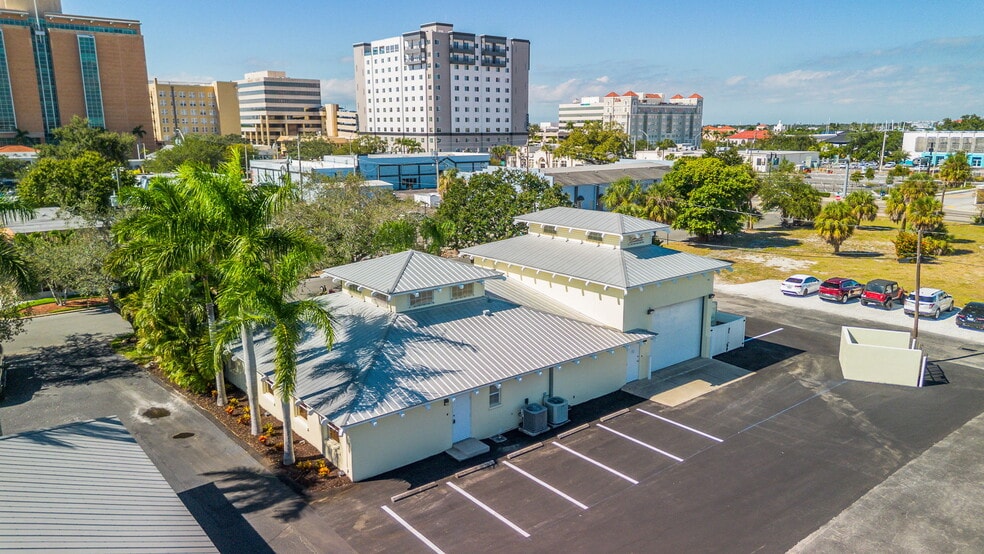 More Photos Of 525 8th St W, Bradenton Office For Sale