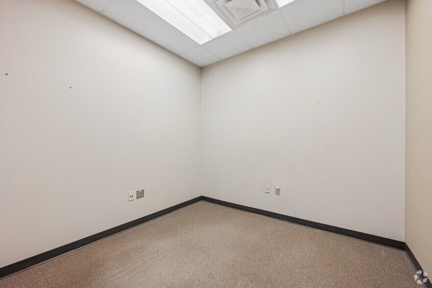 More Photos Of 800 S Tillotson Ave, Muncie Medical For Lease