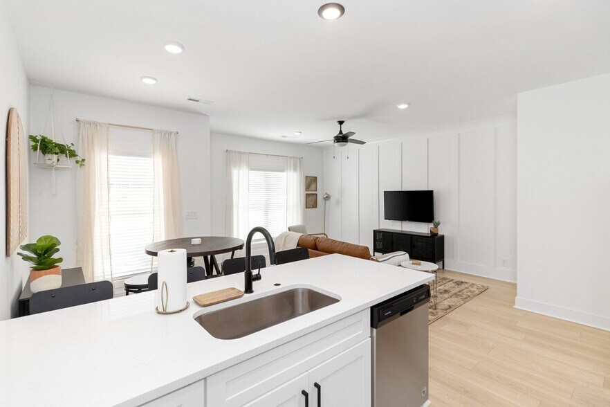 More Photos Of 725 Hornbuckle Rd, Clarksville Apartments For Sale