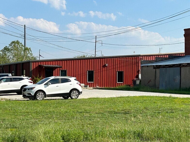 More Photos Of 206 W Commerce St, Mexia Industrial For Sale