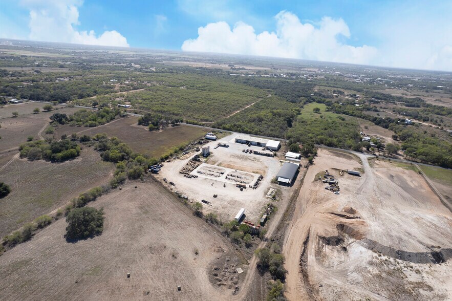 More Photos Of 14685 Old Frio City Rd, Lytle Warehouse For Sale