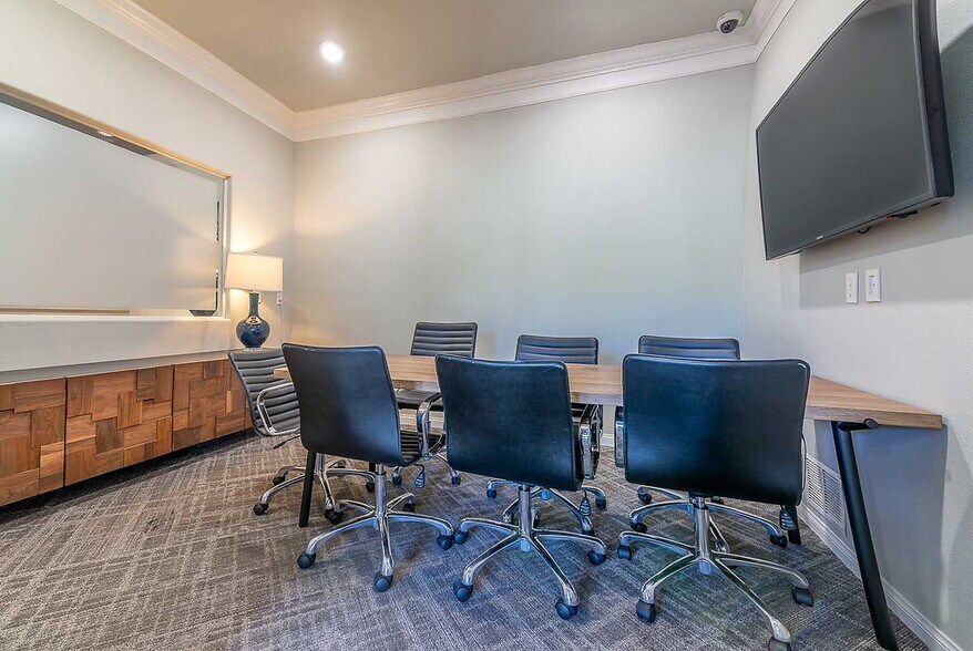 More Photos Of 31 E MacArthur Crescent Dr, Santa Ana Apartments For Lease