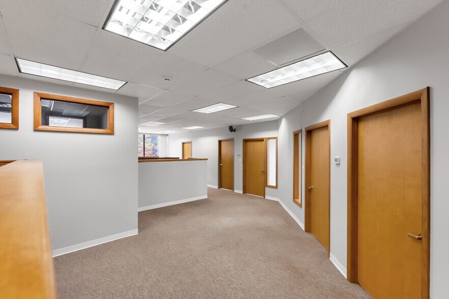 More Photos Of 72 Queen St, Southington Office For Lease