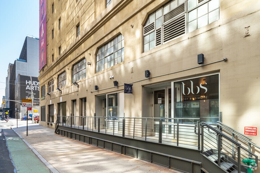More Photos Of 610 W 26th St, New York Showroom For Lease