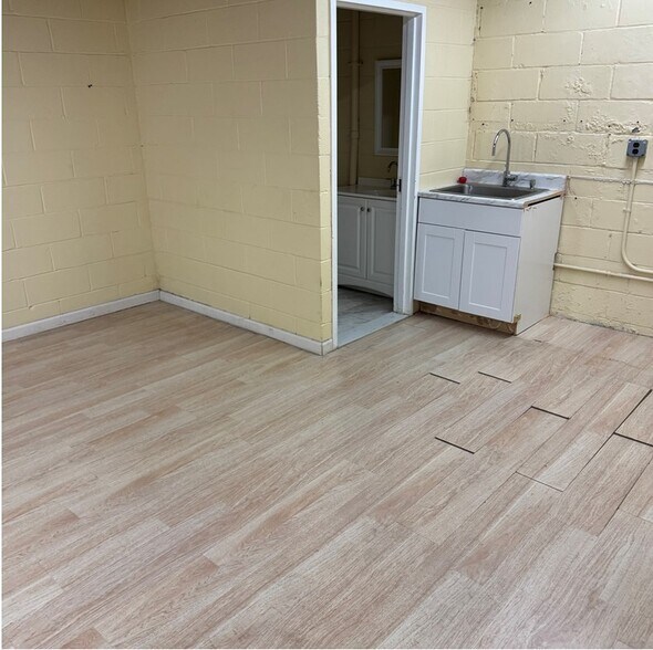 More Photos Of 435 Austin Pl, Bronx Warehouse For Lease