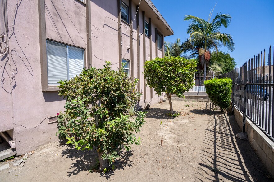 More Photos Of 1433 E 61st St, Los Angeles Apartments For Sale