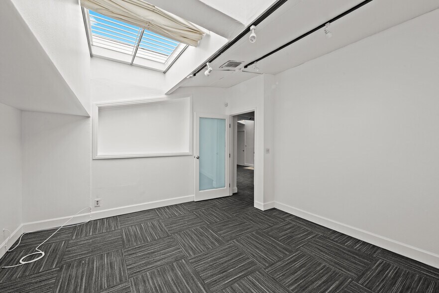 More Photos Of 6910-6912 Santa Monica Blvd, Los Angeles Loft Creative Space For Lease