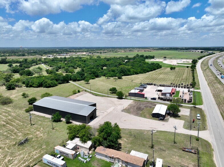 More Photos Of 4528 S Interstate 35, Alvarado Warehouse For Lease