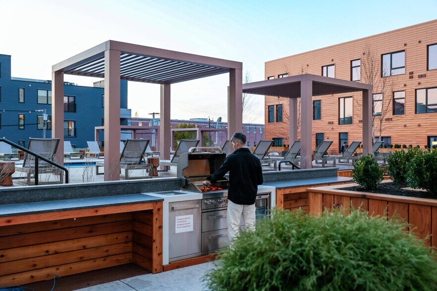 More Photos Of 52 Hanover St, Portland Apartments For Lease