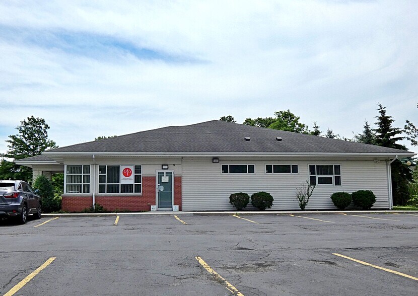 More Photos Of 6934 Elaine Dr, Niagara Falls Office For Sale